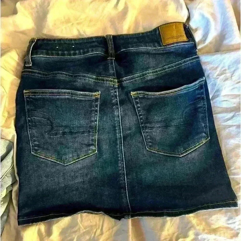 American Eagle - Next Level Stretch Denim Skirt - Size 0 - great condition.